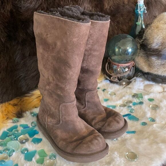 UGG Boots 6 (3947) - Picture 1 of 15